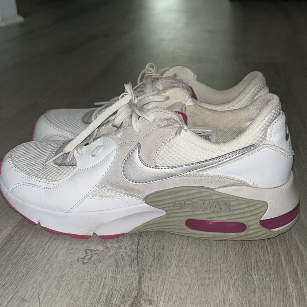 Nike Air Sneakers - Picture 2 of 3